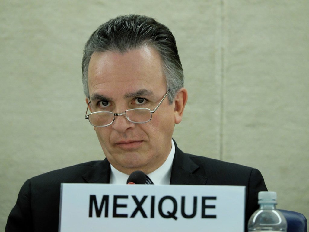墨西哥大使米格尔·鲁伊斯·卡巴纳斯（Ambassador Miguel Ruiz Cabanas）在普遍定期审议会上发言。