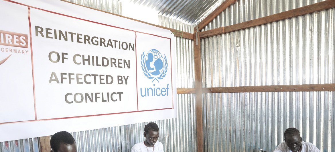 Desde que o conflito começou, o Unicef e os seus parceiros conseguiram reunir cerca de 6 mil com os seus pais ou cuidadores.