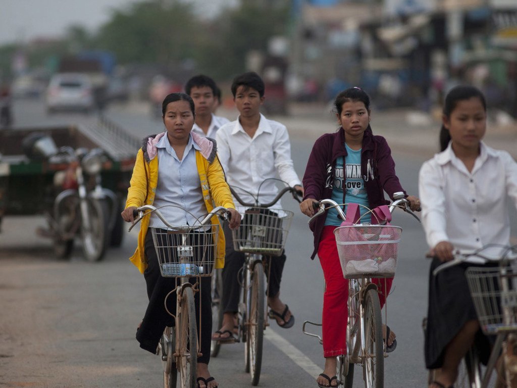 柬埔寨街头的民众。
