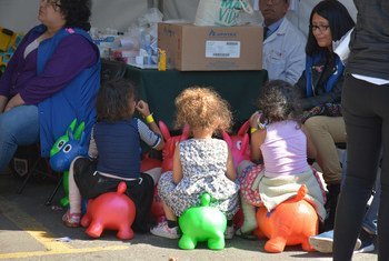 Grupo de crianças que seguia em caravana de migrantes, na Cidade do México. 