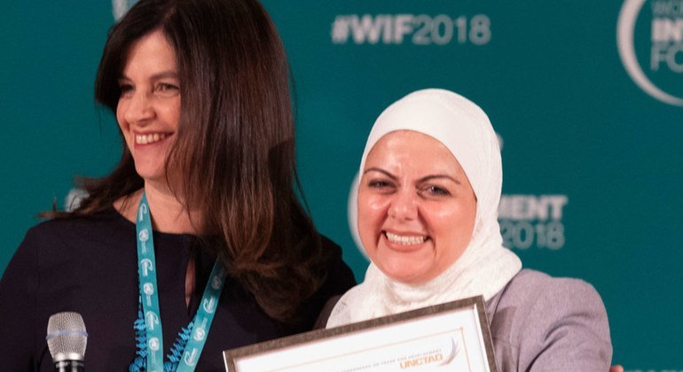 سيدة الأعمال الأردنية لمى شعشاعة تتلقى بالجائزة الفضية في احتفال توزيع جوائز  "إمبريتيك لسيدات الأعمال" لعام 2018