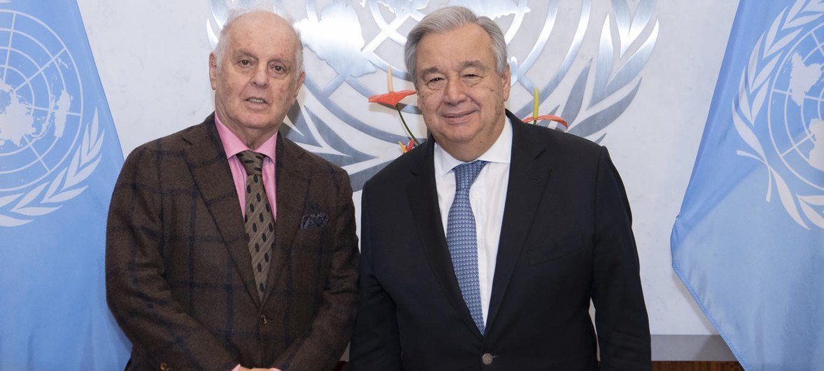 联合国秘书长古特雷斯会见联合国和平使者、著名钢琴家丹尼尔·巴伦博伊姆。