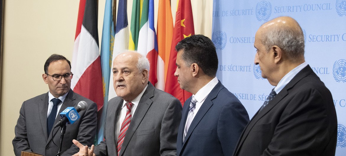 2018年11月13日，巴勒斯坦常驻联合国观察员曼苏尔向媒体发表谈话。