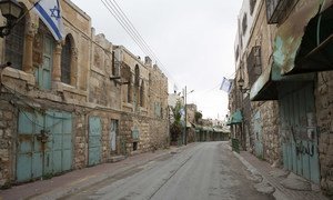 شارع الشهداء في المنطقة العسكرية الإسرائيلية المغلقة في مدينة الخليل في الضفة الغربية.