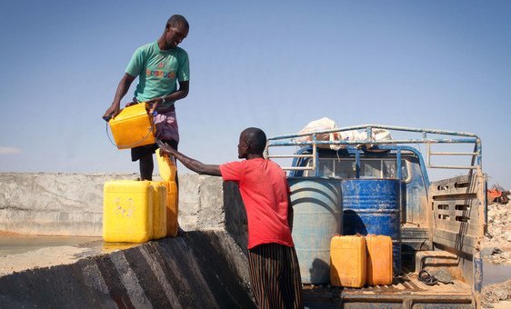 O país também atravessa uma crise humanitária, prejudicada pela seca. 