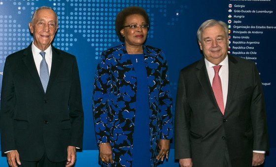 O presidente da república de Portugal, Marcelo Rebelo de Sousa, a secretária executiva da Cplp, Maria do Carmo Silveira e o chefe da ONU, António Guterres, durante cerimônia da Cplp em Lisboa