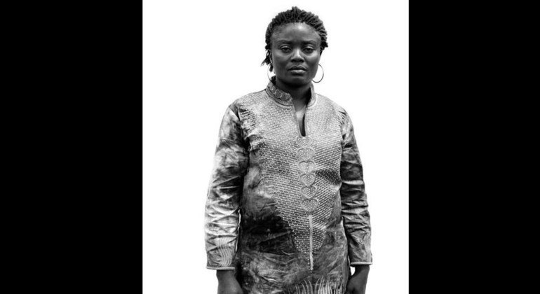 Coco Mawa, na série de retratos revelam o poder e a dor de mulheres congolesas exiladas em Angola