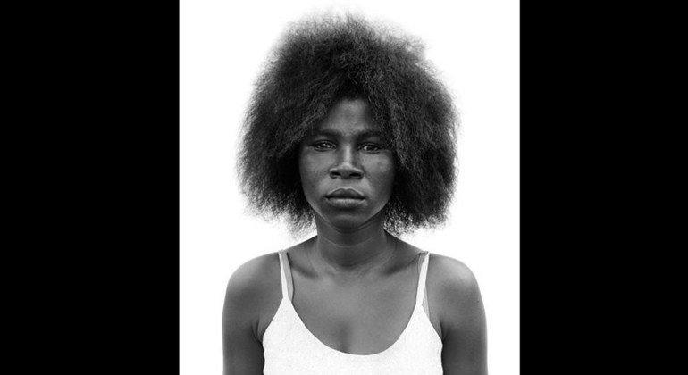 Therese Mandaka, na série de retratos revelam o poder e a dor de mulheres congolesas exiladas em Angola
