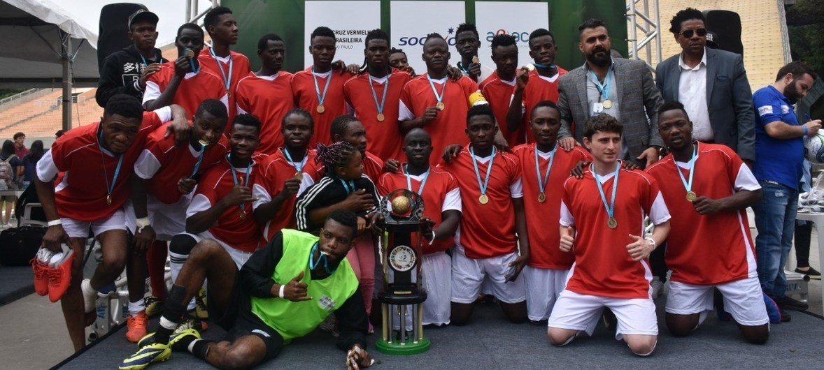 O time vencedor é formado por jogadores de países como Síria, Nigéria, Angola, Togo, Guiné-Bissau e República Democrática do Congo.