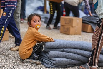 Un enfant dans un camp à Dohouk, en Iraq ou l’hiver est arrivé. L’UNICEF vise à atteindre les enfants les plus vulnérables âgés de 3 à 14 ans.