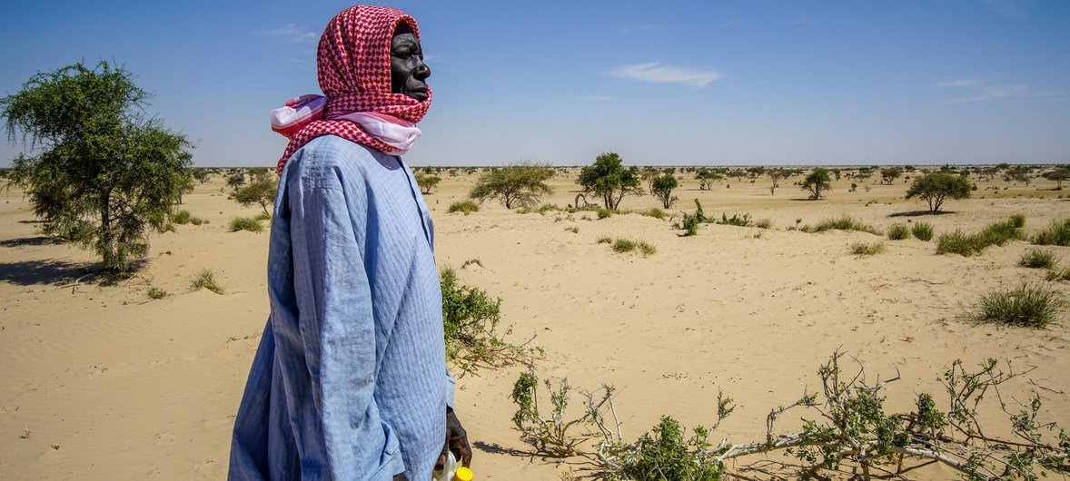 В результате засух за послдние 50 лет площадь озера Чад сократилась с 25 тыс. кв.км. до 2 тыс. кв.км.