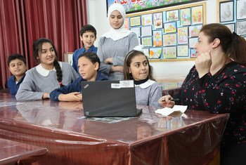 أخبار الأمم المتحدة تلتقي مع طلاب مدارس تابعة لوكالة الأونروا في غزة