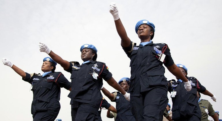 Wanawake polisi wakiwa katika maandamano ya UNAMID kuadhimisha siku ya Umoja wa Mataifa ya walinda amani kwenye viwanja vya Arc mwaka 20111