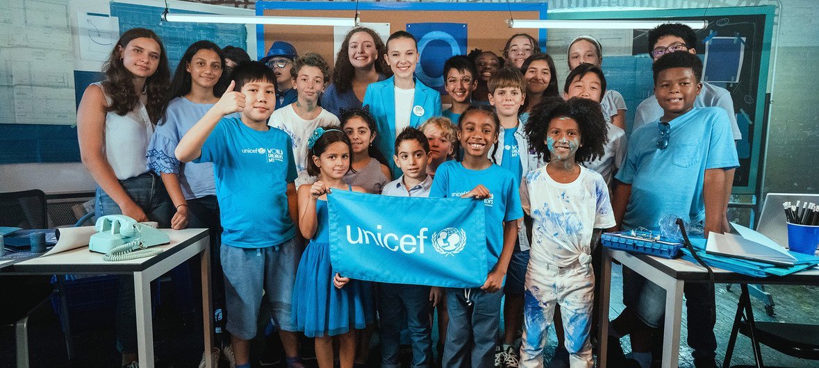 联合国儿童基金会亲善大使米莉·鲍比·布朗在纽约为2018年国际儿童日制作的视频。