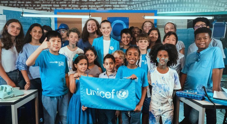 联合国儿童基金会亲善大使米莉·鲍比·布朗在纽约为2018年国际儿童日制作的视频。