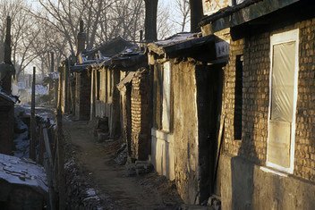 خبراء الأمم المتحدة يدعون دول العالم لمجابهة أزمة الإسكان التي تؤثر على الملايين من السكان. الصورة من مدينة لزقاق جانبي في إسكاني في الصين.