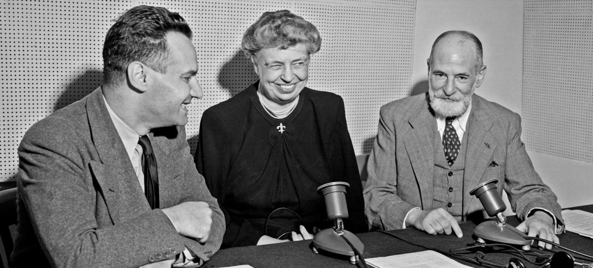 United Nations radio commentator on Georges Day (left) French (left), Eleanor D. Roosevelt, President of the United Nations Commission on Human Rights, and Professor René Cassin of France, participate in a radio roundtable discussion from Lake Success, New York .