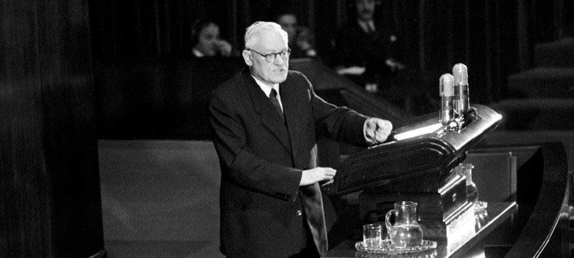 Министр иностранных дел СССР Андрей Вышинский выступает в Генеральной Ассамблее ООН. Октябрь 1950 года. 