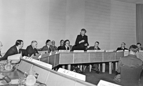 Imagem de encontro do comitê que elaborou a Declaração Universal dos Direitos Humanos adotada em 1948.