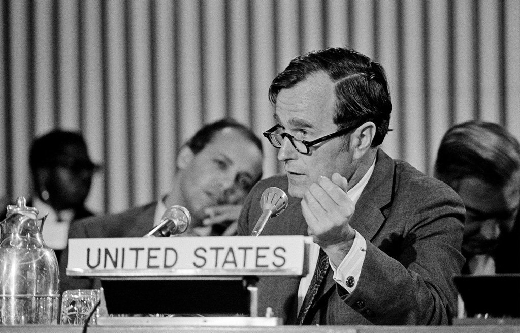 George H W Bush a occupé de nombreux postes dont celui de Représentant permanent des États-Unis auprès des Nations Unies de 1971 à 1973. 