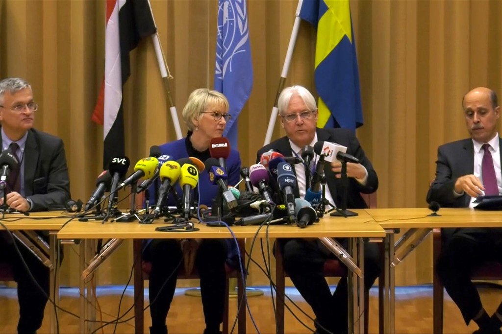 مؤتمر صحفي لمارتن غريفيثس المبعوث الدولي الخاص لليمن ووزيرة الخارجية السويدية، في اليوم الأول للمشاورات اليمنية في السويد. 6 ديسمبر/كانون الأول 2018.