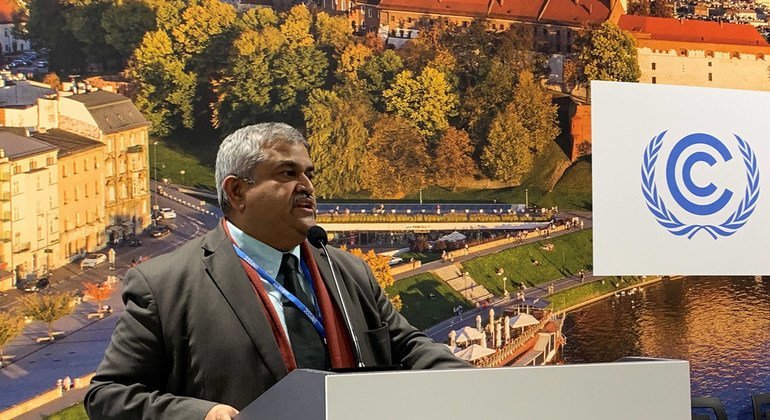 Satya Tripathi, the Assistant Secretary-General of UN Environment, addresses delegates at the COP24 climate conference in Katowice, Poland. (13 December 2018)