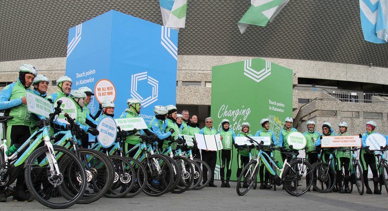 un groupe a parcouru plus de 600 kilomètres à vélo de Vienne à Katowice, afin de montrer l'intérêt d'une « mobilité propre» et de démontrer son engagement à réduire les émissions de gaz à effet de serre.