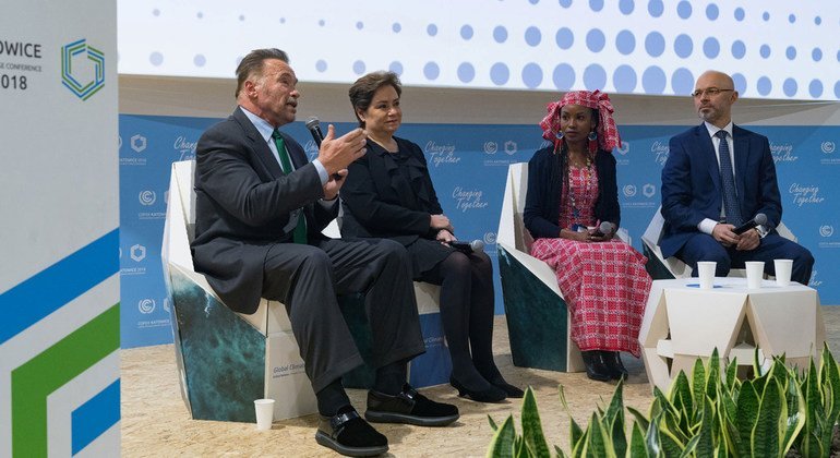 L'acteur et ancien gouverneur de Californie, Arnold Schwartzenegger, la présidente de la convention des Nations Unies sur les changements climatiques, Patricia Espinosa, la représentante d'une communauté autochtone du Sahel, Hindou Ibrahim et le président