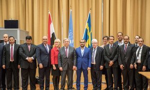 Secretary-General António Guterres (center), Swedish Foreign Minister, Margot Wallström (center left), and UN Special Envoy for Yemen Martin Griffiths (center right), with participants of the Yemeni political consultations in Sweden on 13 December 2018.