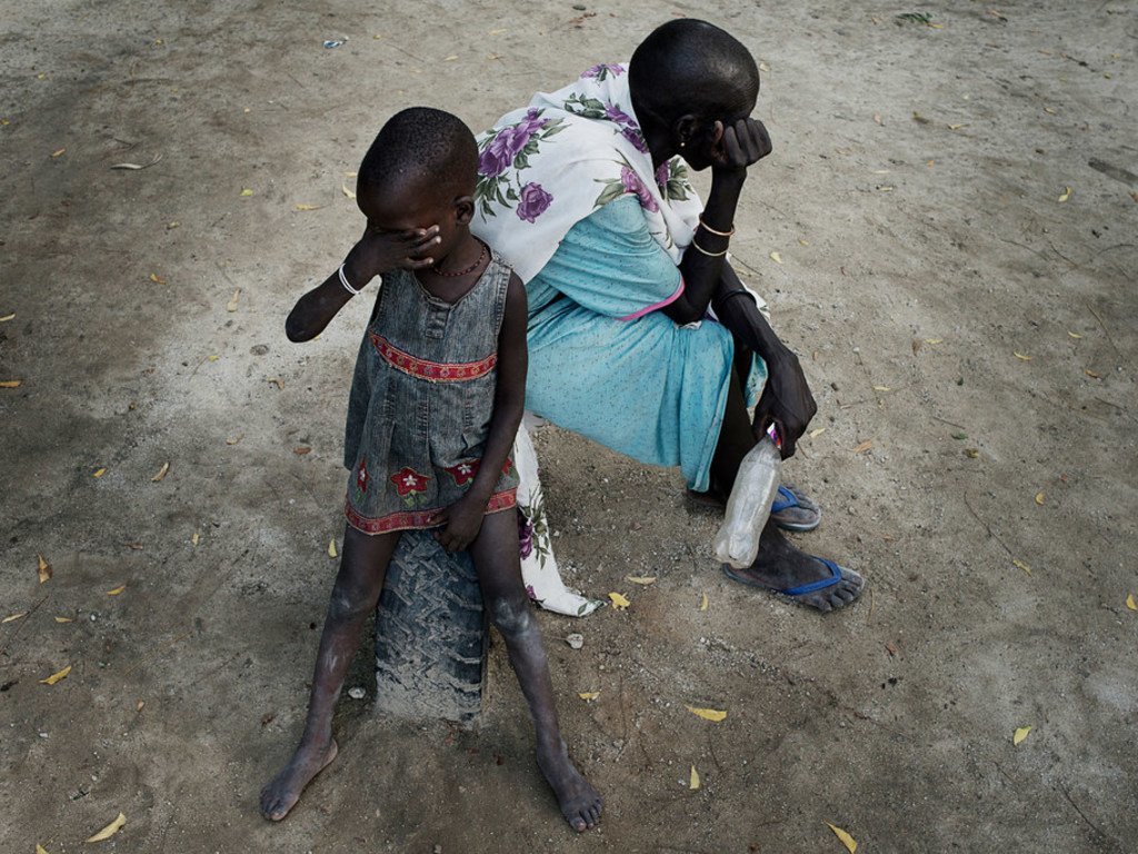 南苏丹团结州的一对母女。