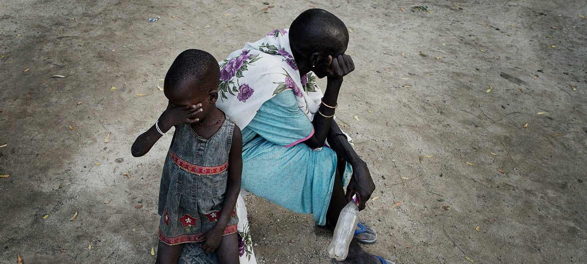 南苏丹团结州的一对母女。