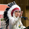 El gran jefe Wilton Littlechild, jefe Cree de Canadá, en una ceremonia por el Día de los Pueblos Indígenas. Foto de archivo