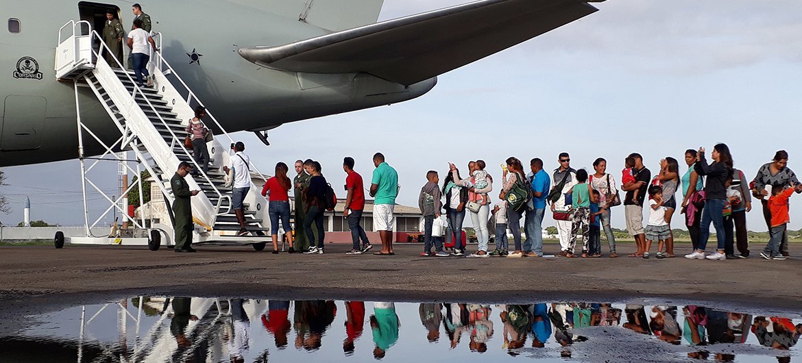 Acnur: voos têm como objetivo reduzir a população flutuante nas regiões fronteiriças. 