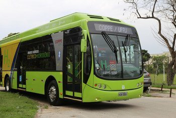 里约热内卢大学发明了一种混合动力公交车，它由氢和电共同驱动，不会污染环境。