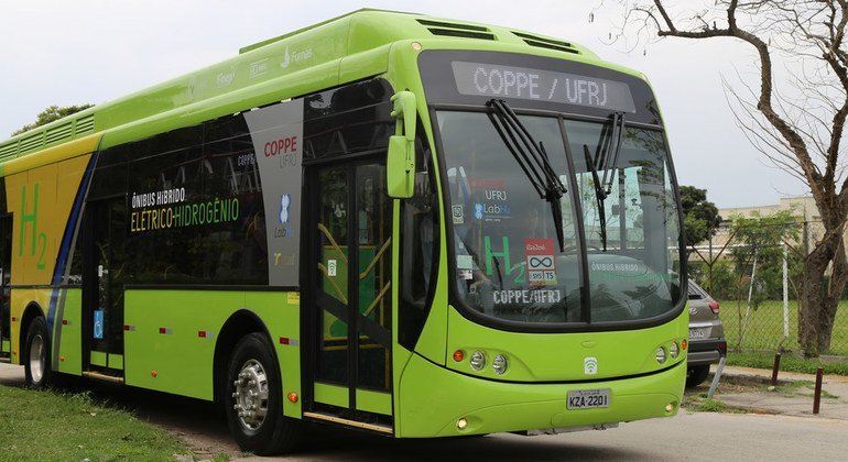 Universidade no Rio de Janeiro criou ônibus híbrido movido a hidrogênio e eletricidade que não polui o meio ambiente.