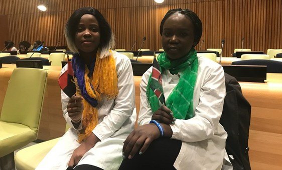 दक्षिण सूडानी व अंगोलियाई शरणार्थी. 2018 में शरणार्थियों के लिए ग्लोबल कॉम्पैक्ट पारित हो जाने के बाद यूएन मुख्यालय में यूएन न्यूज़ के साथ बातचीत के दौरान.