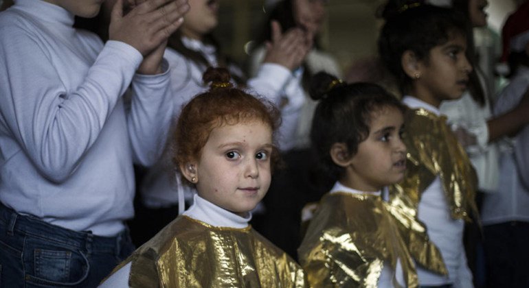 Maysa El Kheiry, de quatro anos, escapou da guerra na Síria em 2016. Dois anos depois, ela se matriculou na escola do Instituto Padre Andeweg para os Surdos (FAID), onde canta no coral.