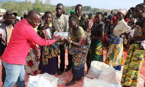 The World Food Programme (WFP) held massive food distributions in the Ituri provice, in the Democratic Republic of the Congo, where thousands of persons had fled from their villages due to ethnic clashes.  21 March 2018.