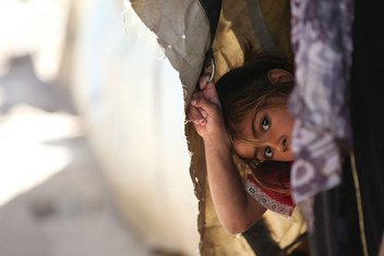 Une fille réfugiée palestinienne résidant au refuge collectif de l'UNRWA au camp de Khan Dunoun, en Syrie (2015).