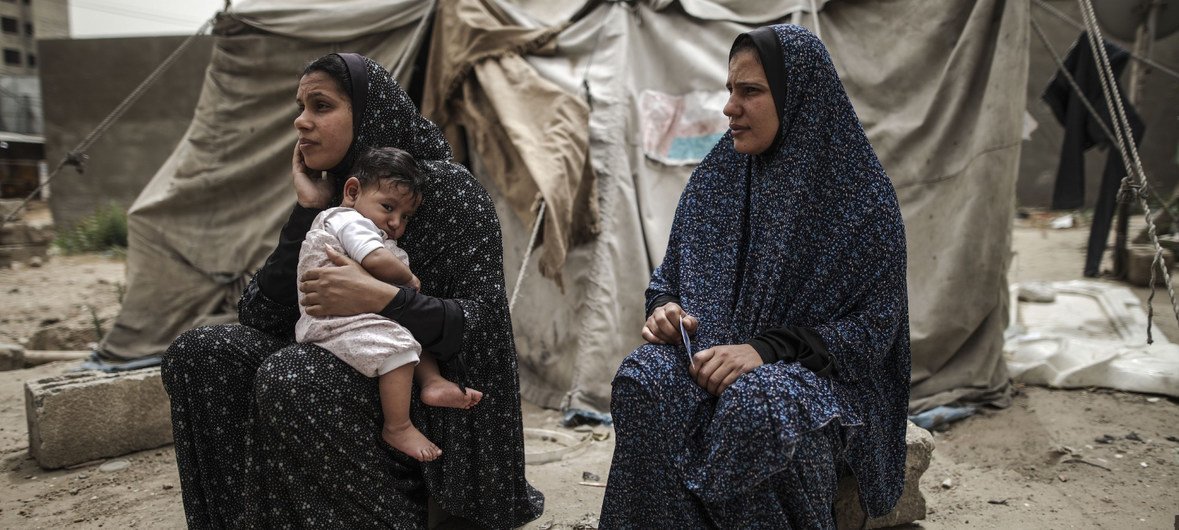 WFP/Wissam Nassar Two women and one child in front of their house of sorts in the heart of Gaza. Apart from their appalling living conditions, Gazan parents find themselves unable to meet their children’s basic needs such as food, health and housing.