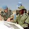 أرشيف: الميجور جنرال باتريك كاميرت (الثاني من اليسار) أثناء توليه قيادة بعثة الأمم المتحدة في إثيوبيا وإريتريا 1 يونيه 2001.