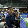 Luisiana, 28 ans, et son enfant de 4 mois dans un refuge temporaire du village de Rancateureup, à Pandeglang, dans le district de Banten, en Indonésie. Les conditions dans le refuge ont affecté la santé de l'enfant de Luisiana qui souffre de fièvre.