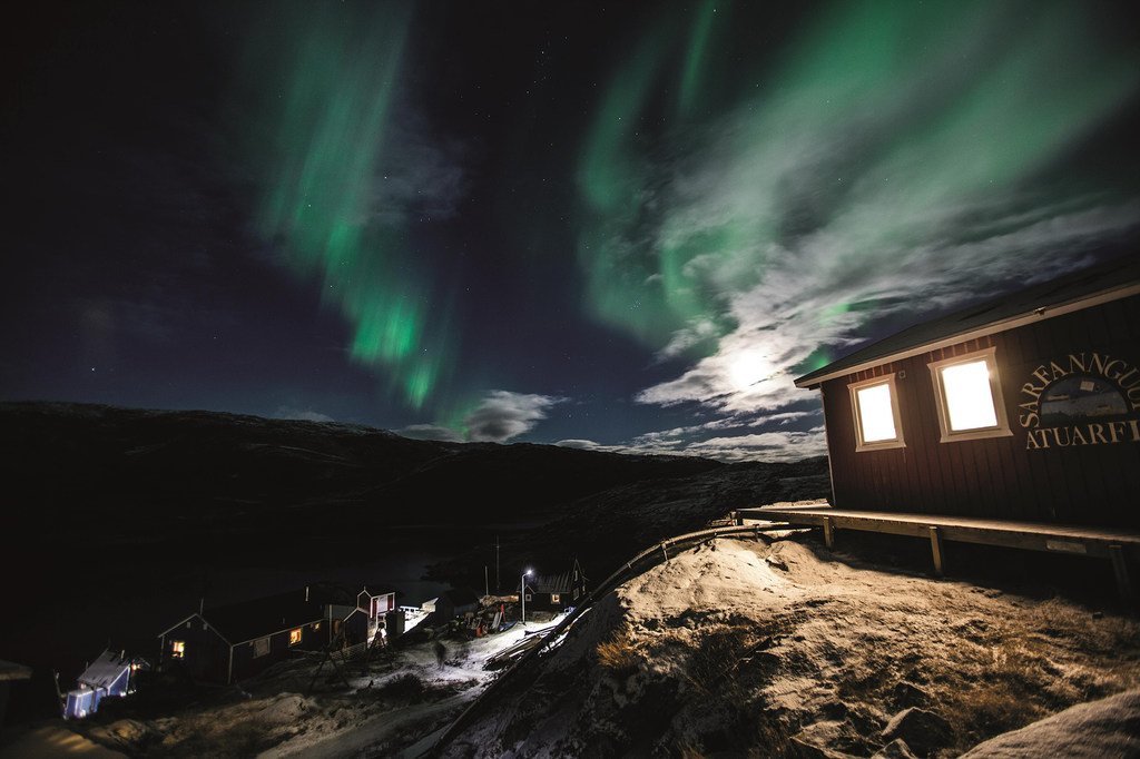 在位于北极圈以北的阿斯维斯尤特-尼皮萨特，冬季漫长的极夜是观察北极光的最佳时机。