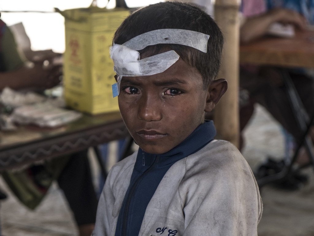 在难民登记中心的一名6岁的新抵达孟加拉国的罗兴亚难民。