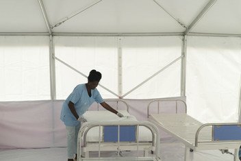 A nurse prepares a bed for a suspected case of Ebola in the isolation Unit at Bwera hospital, Kasese district, located near the border with the Democratic Republic of the Congo.   3 September 2018.