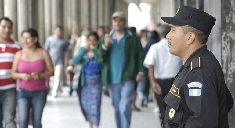 Un agente de la Policía Nacional de Guatemala.