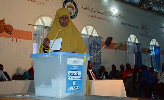 A pistillate   casts her ballot  for elections successful  Puntland successful  2016 (file)