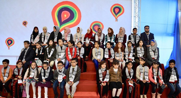 تكريم طلبة المدارس بجائزة أفضل رسمة حول حقوق الإنسان في غزة