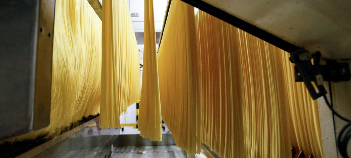 Производство спагетти в Италии   