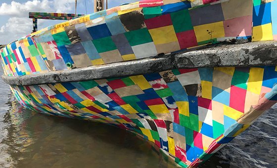 A embarcação foi batizada no final de 2018 em Lamu e fez agora uma parceria com a campanha Mares Limpos da Agência da ONU para o Meio Ambiente.